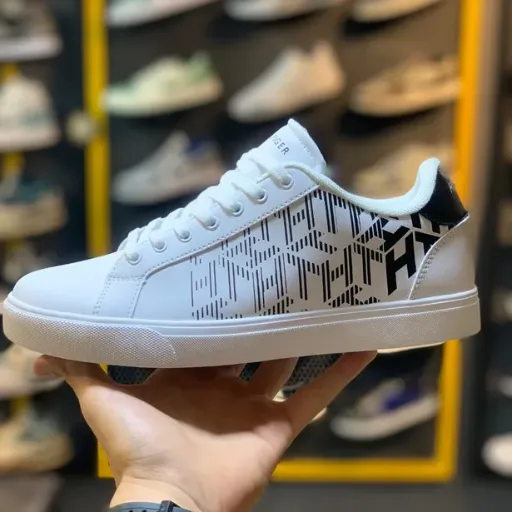 کتونی تامی هیلفیگر کژوال (Tommy Hilfiger White Black Pattern) - رویه چرم سفید با طرح گرافیتی/مونوگرام مشکی و زیره ونس | مستر کوالیتی