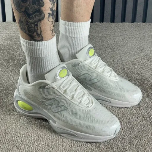کتونی نیو بالانس M1000 (New Balance M1000 White Lime) - رویه چرم و مش سفید با هایلایت فسفری | مستر کوالیتی