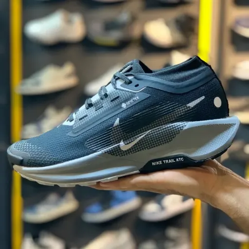کتونی نایک پگاسوس تریل گورتکس مشکی زیره طوسی (Nike Pegasus Trail GORE-TEX Black / Grey Outsole) - رویه پارچه فنی ضدآب گورتکس مشکی | مستر کوالیتی