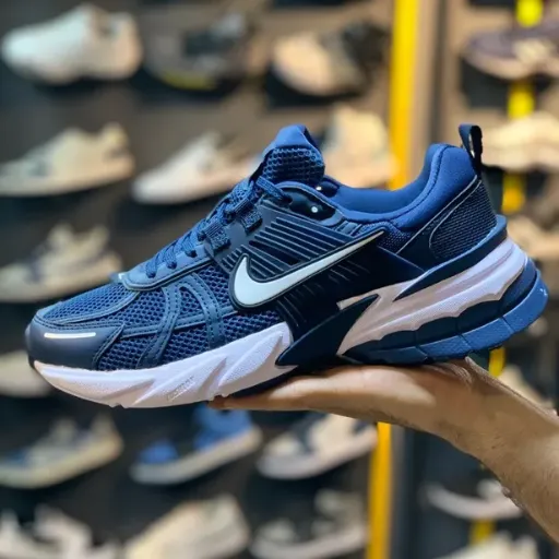 کفش ورزشی و رانینگ نایکی مدل Nike V2K Run - سرمه‌ای با زیره ضخیم سفید | مستر کوالیتی