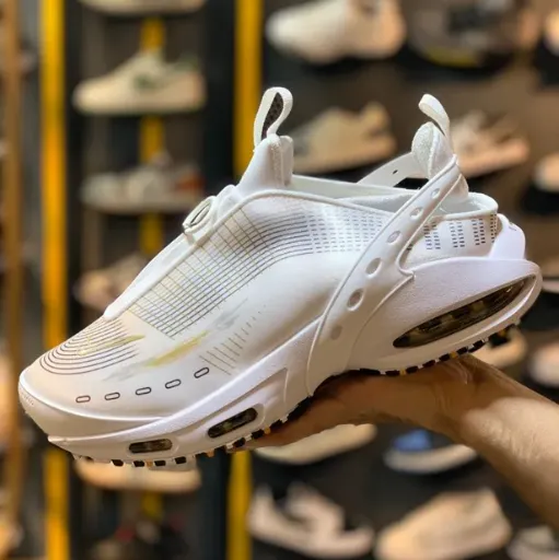کتونی نایکی ایر مکس زیپ‌دار (Nike Air Max Zip) - رویه تنفس‌پذیر تمام سفید با زیره کپسولی و طراحی آینده‌نگرانه | مستر کوالیتی