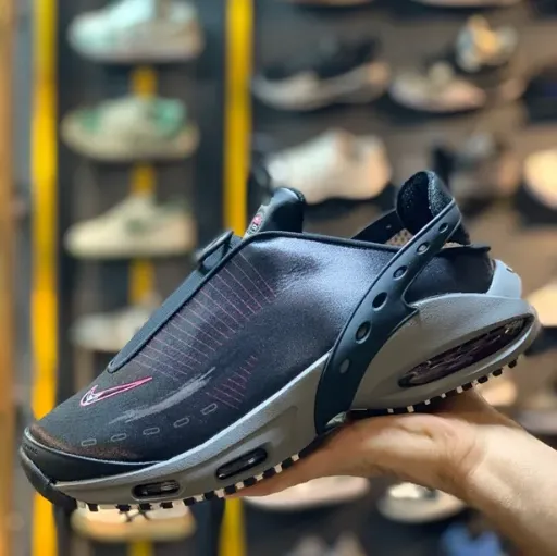کتونی نایکی ایر مکس زیپ‌دار (Nike Air Max Zip) - رویه تنفس‌پذیر تمام مشکی با زیره کپسولی و جزییات طوسی | مستر کوالیتی