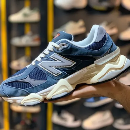 کتونی نیوبالانس ۹۰۶۰ سرمه‌ای زیره سفید (New Balance 9060 Eclipse Navy) - رویه جیر و مش تنفس‌پذیر سرمه‌ای زیره حجیم طبی ABZORB | مستر کوالیتی