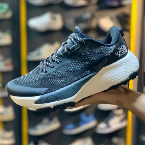 کفش طبیعت‌گردی و رانینگ نورث فیس مدل The North Face Vectiv - مشکی چرک‌تاب با زیره ضخیم سفید | مستر کوالیتی