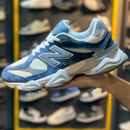کتونی نیوبالانس ۹۰۶۰ سرمه‌ای سفید (New Balance 9060 Natural Indigo / Navy White) - رویه جیر و مش تنفس‌پذیر سرمه‌ای و کرم و زیره حجیم طبی ABZORB | مستر کوالیتی