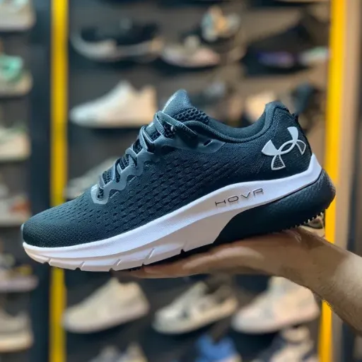 کفش ورزشی و رانینگ مردانه آندر آرمور مدل Under Armour HOVR - رنگ مشکی با زیره سفید | مستر کوالیتی