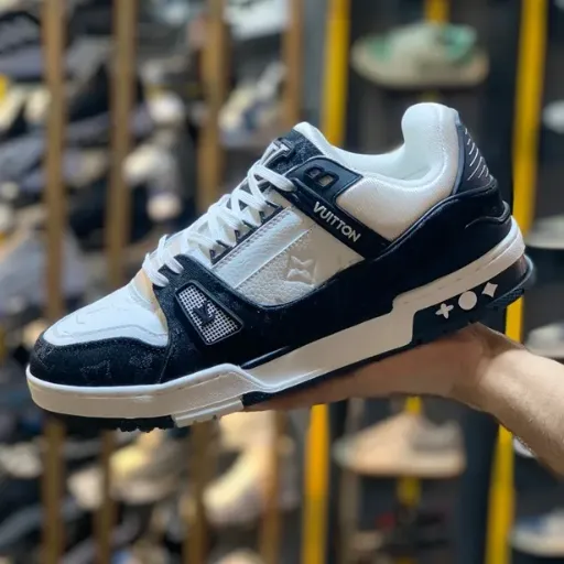 کتونی لوئی ویتون اسنیکر (Louis Vuitton LV Trainer) - ترکیب چرم و اشبالت مشکی و سفید با حک لوگوی مونوگرام | مستر کوالیتی