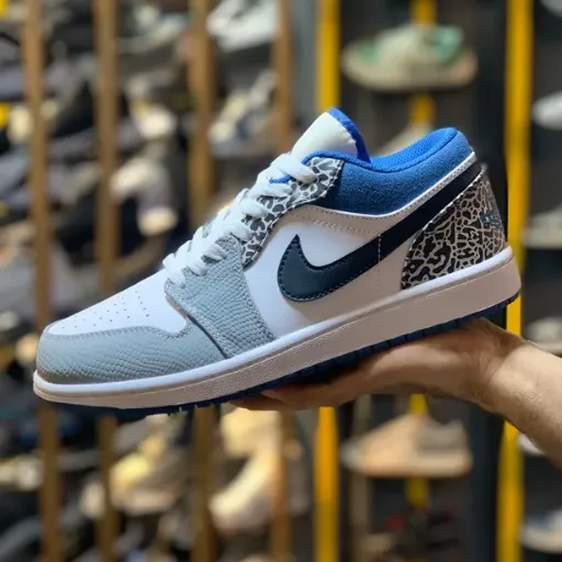 کفش اسپرت ایر جردن مدل Air Jordan 1 Low - رنگ ترو بلو با طرح الفنت پرینت | مستر کوالیتی
