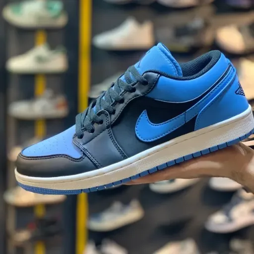 کفش کتانی اسپرت نایکی ایر جردن ۱ لو مدل Nike Air Jordan 1 Low - رنگ آبی مشکی | مستر کوالیتی