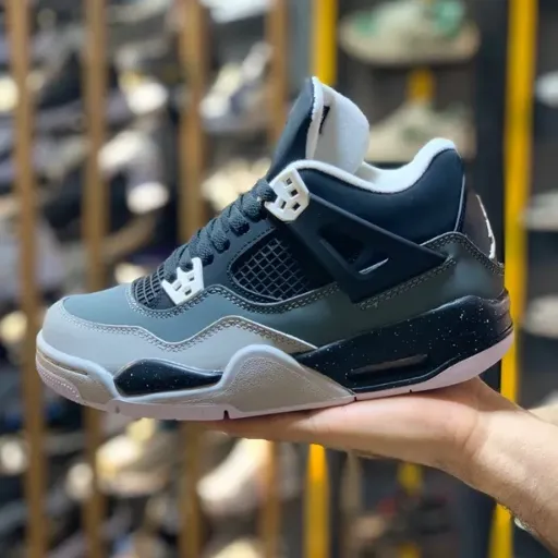 کتونی زنانه نایکی ایر جردن ۴ (Nike Air Jordan 4 Grey Black Women) - رویه جیر و چرم چندلایه مشکی، طوسی با زیره کپسول‌دار | مستر کوالیتی