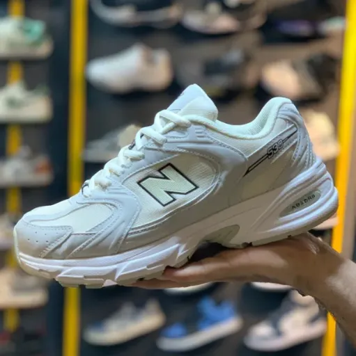 کتونی نیوبالانس ۵۳۰ کرمی (New Balance 530 Cream Light Tan / Silver) - رویه اسپیسر تنفس‌پذیر کرم با پنل‌های طوسی‌کرمو زیره طبی ABZORB | مستر کوالیتی