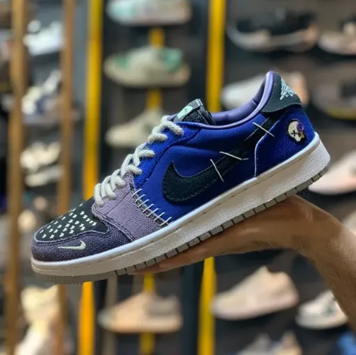 کفش اسپرت ایر جردن مدل Air Jordan 1 Low OG - رنگ آبی رویال طرح پچ‌ورک | مستر کوالیتی