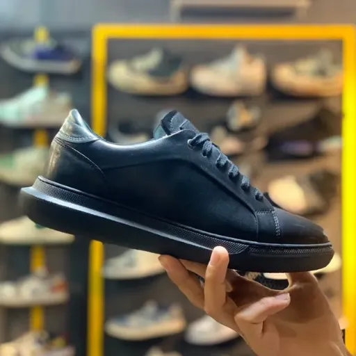 کفش ونس کابانی ساده مشکی (Cabani Plain Black Sneaker) - رویه چرم صنعتی یکدست مات، لژ یکپارچه تمام مشکی | کیفیت عالی