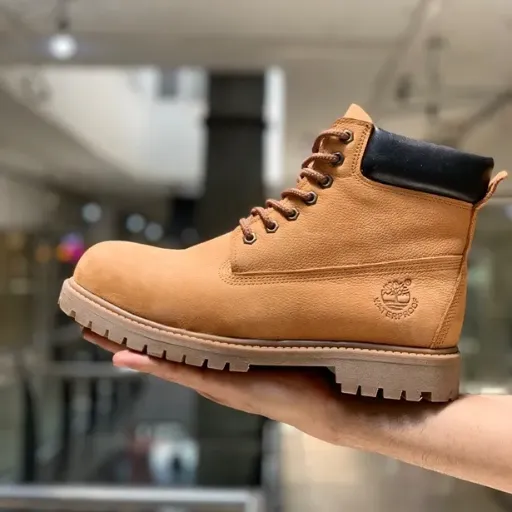 نیم‌بوت تیمبرلند (Timberland) - چرم اشبالت خردلی/عسلی با لبه بالایی مشکی، دوخت دور و زیره عاج‌دار | مستر کوالیتی