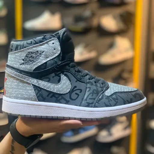 کفش کتانی ساق‌دار زنانه نایکی ایر جردن ۱ مدل Nike Air Jordan 1 High - طرح مشکی طوسی | مستر کوالیتی