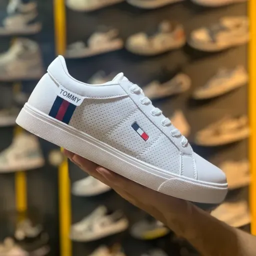 کتونی تامی هیلفیگر (Tommy Hilfiger White Flag Perforated) - رویه چرم و جیر سفید با منافذ سوزنی و لوگوی پرچم | مستر کوالیتی